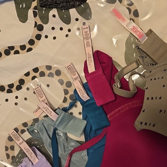 Bras - Picture 2 of 3